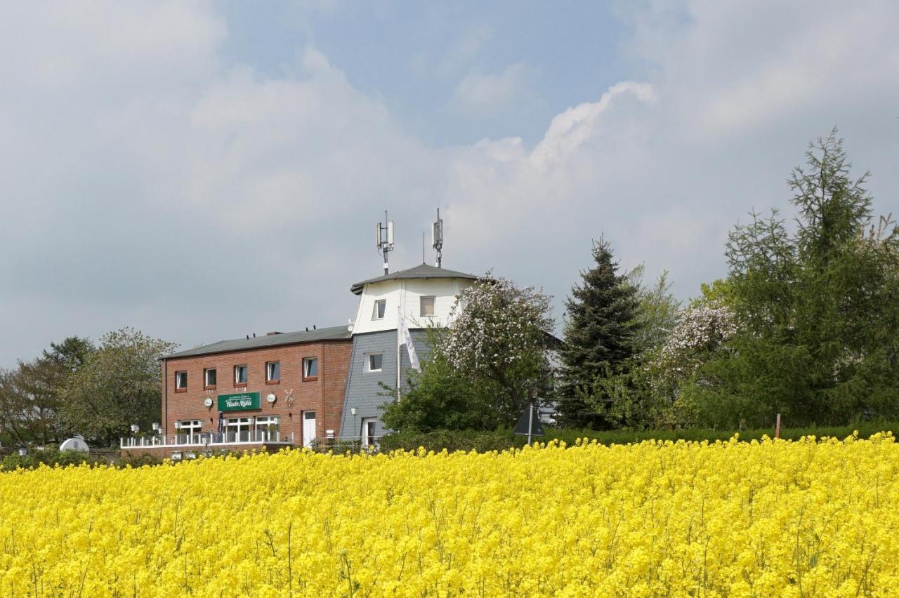 Landgasthof Waabs Muhle Hotel Exterior photo